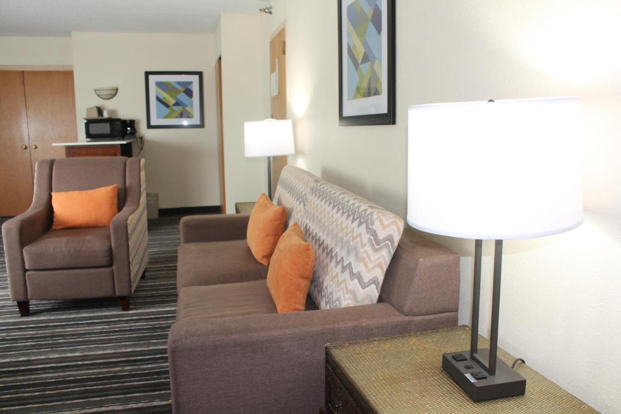 Crossroads Hotel And Huron Event Center Eksteriør bilde