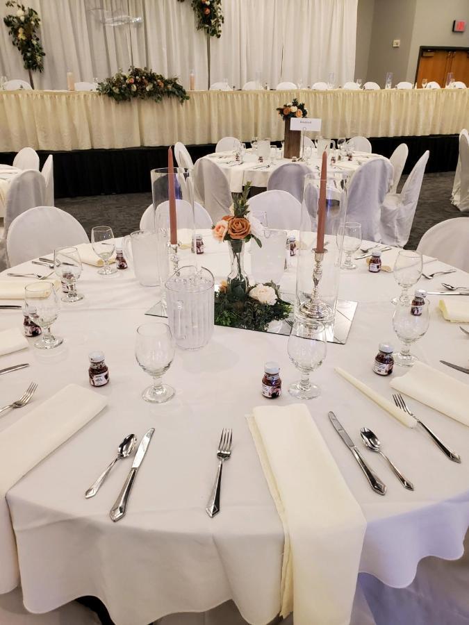 Crossroads Hotel And Huron Event Center Eksteriør bilde