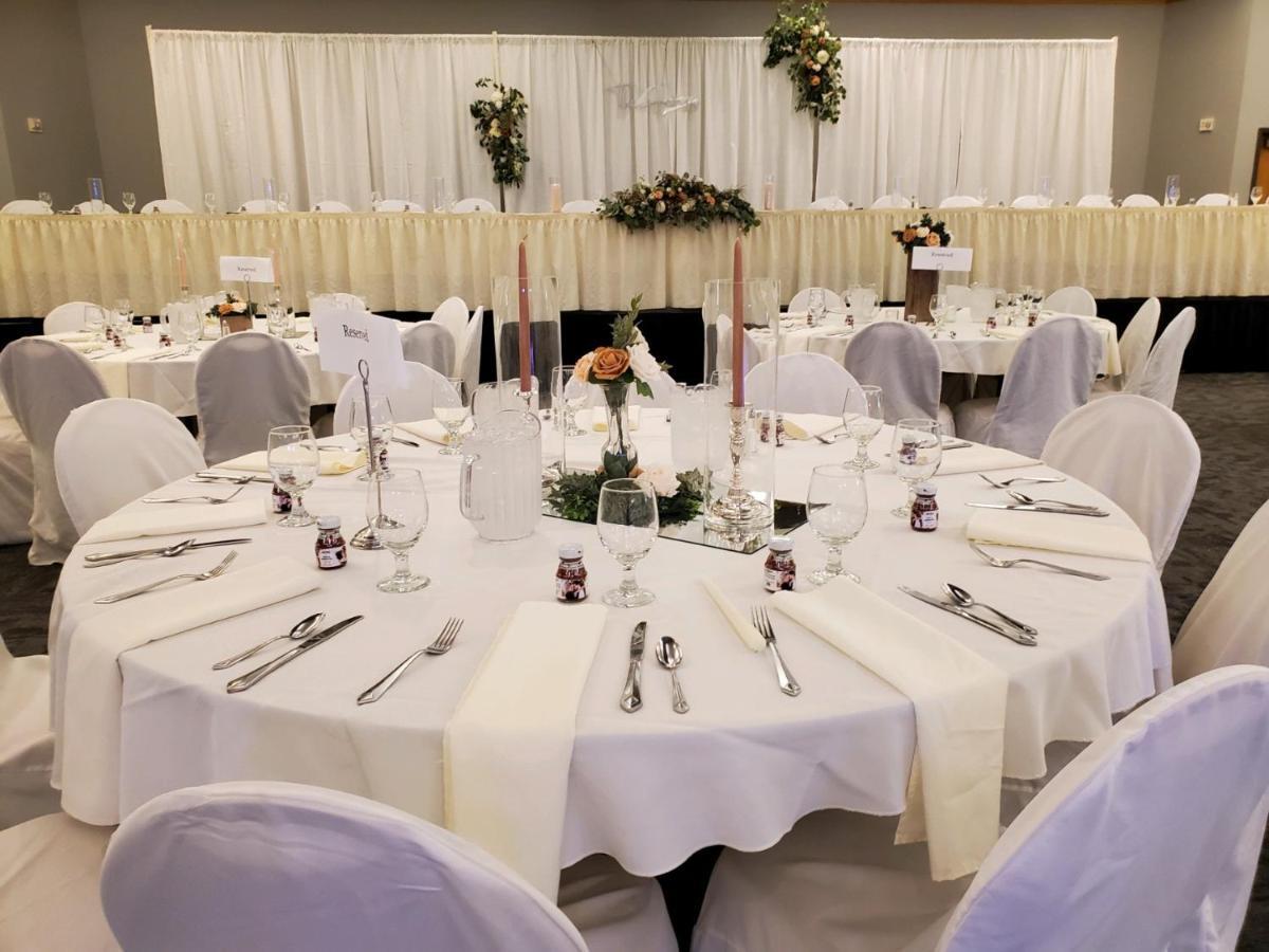 Crossroads Hotel And Huron Event Center Eksteriør bilde